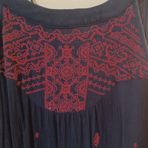 Halter top - Picture 2 of 3